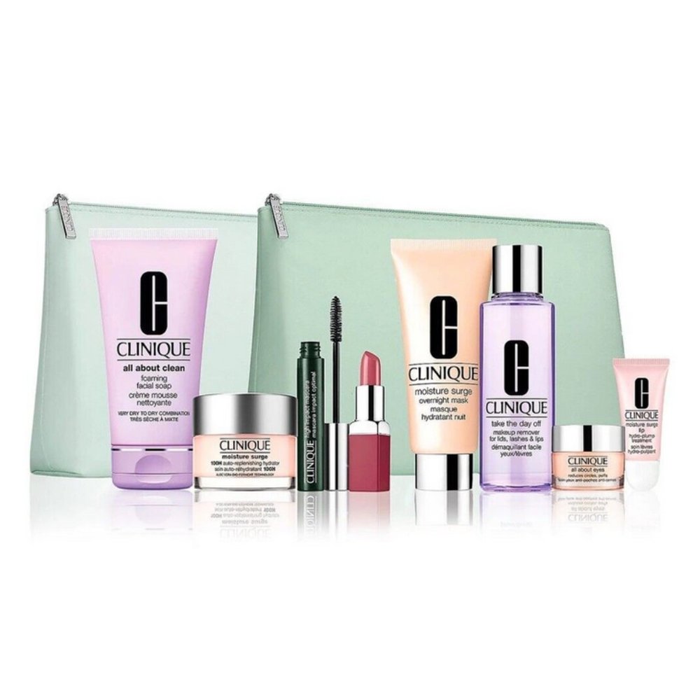 10 pieces Clinique day and night skincare set. New. Plus two cosmetic bags.